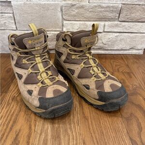Columbia Tan and Brown Outdoor Hiking Boots